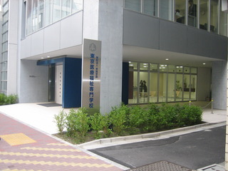 10 H18エントランス広め.jpg