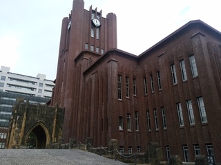 16 安田講堂横顔.jpg
