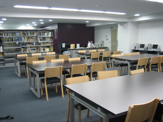 18 H18図書室.jpg
