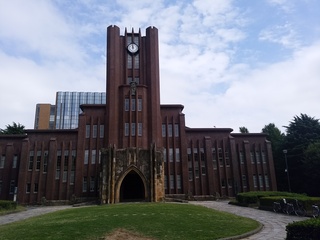 20 安田講堂正面.jpg