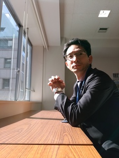 27 座った.jpg