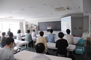 6　模擬授業窓際オオシマさん.JPG