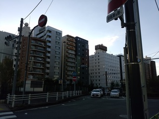 8新富町付近の変なホテル.jpg