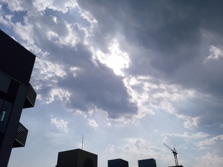 1屋上西の空太陽隠れ.jpg